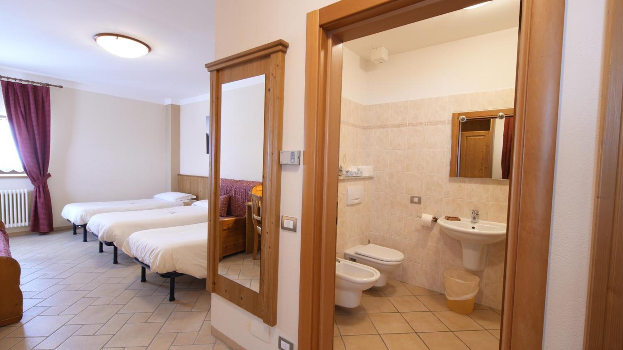 Albergo Ristoro Sitten - 2300 Mt เกรสโซเนย์-ลา-ตรีนีเต ภายนอก รูปภาพ