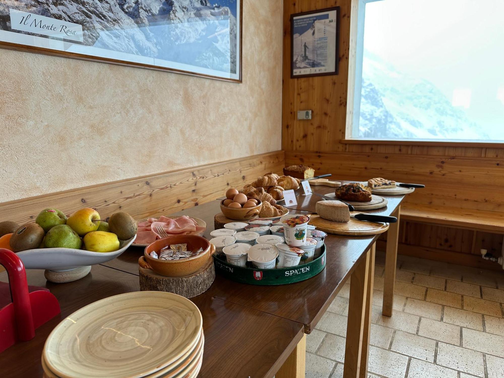 Albergo Ristoro Sitten - 2300 Mt เกรสโซเนย์-ลา-ตรีนีเต ภายนอก รูปภาพ