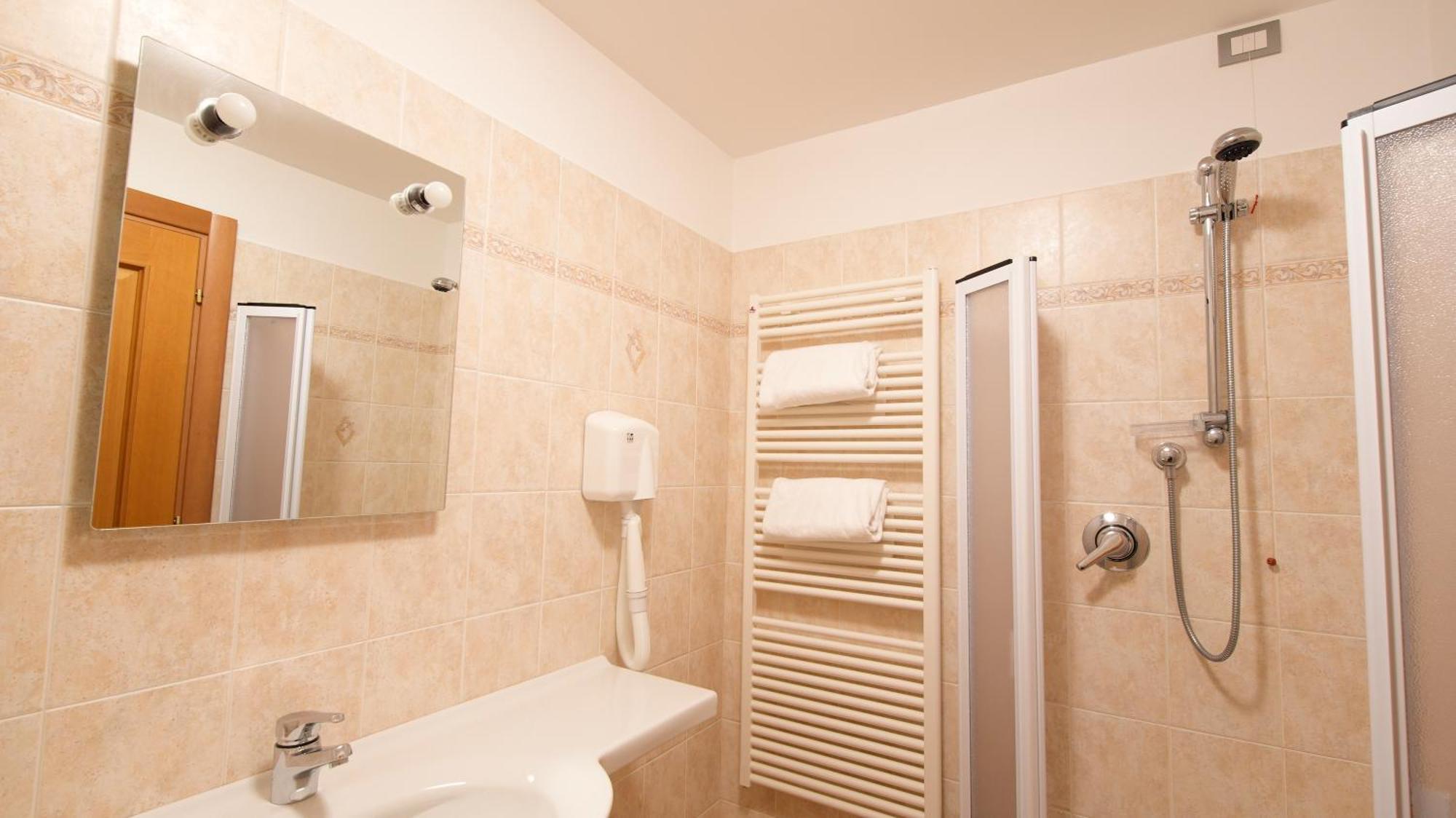 Albergo Ristoro Sitten - 2300 Mt เกรสโซเนย์-ลา-ตรีนีเต ภายนอก รูปภาพ